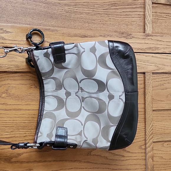 Classic Coach Cross Body Bag - Picture 3 of 7